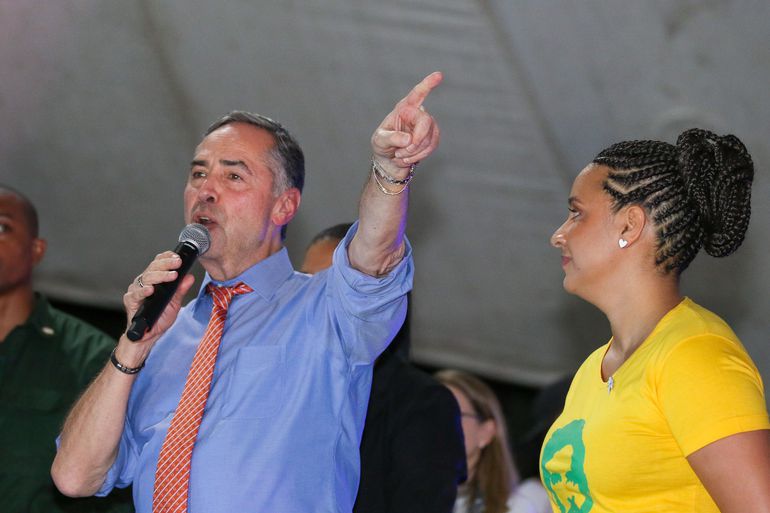 Barroso é vaiado durante abertura do 59º Congresso da UNE