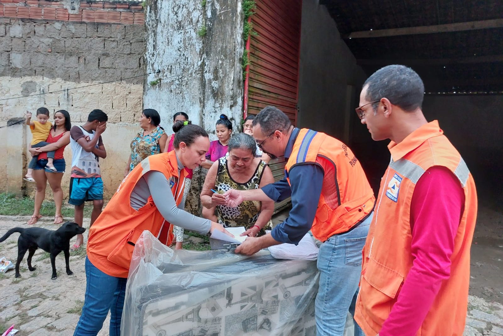 Estado distribui itens de ajuda à população da Mata Sul