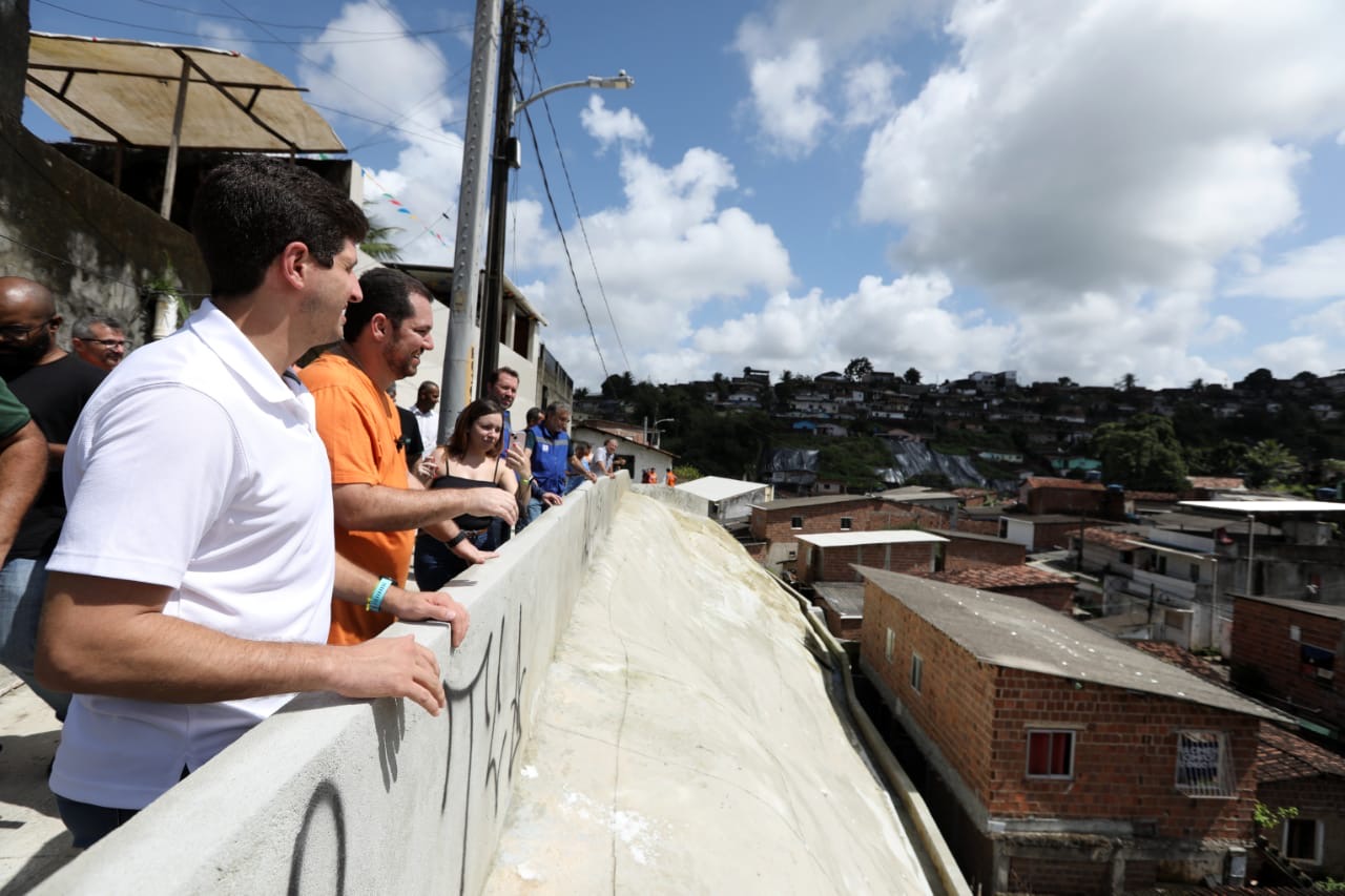 Prefeitura do Recife entrega quinta contenção de encosta no bairro de Passarinho