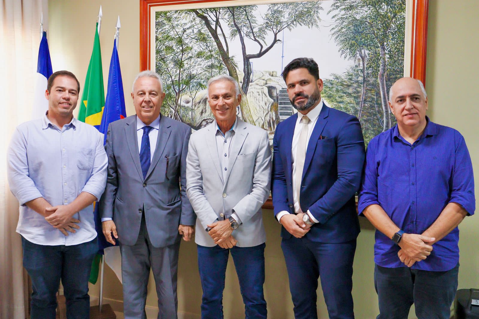 Prefeito de Vitória recebe visita de ex-conselheiro do TCE, Carlos Porto