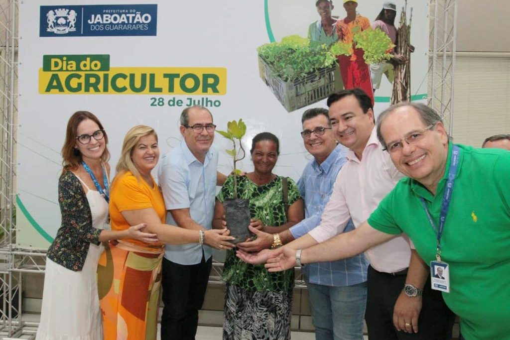 Mano Medeiros homenageia agricultores de Jaboatão