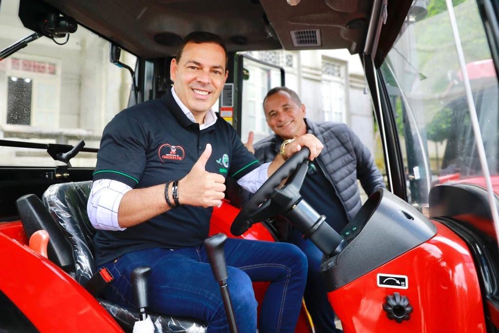 Prefeitura de Garanhuns entrega quatro novos tratores para ações na zona rural 