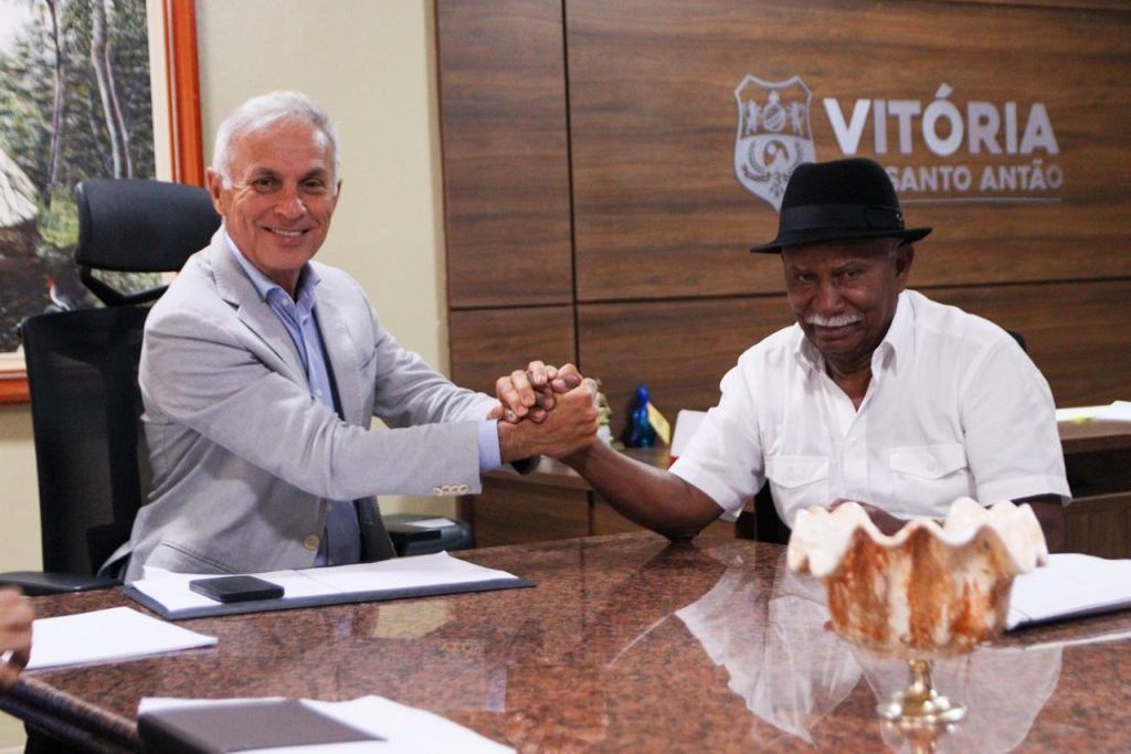 Prefeitos de Vitória e Carpina trocam experiências