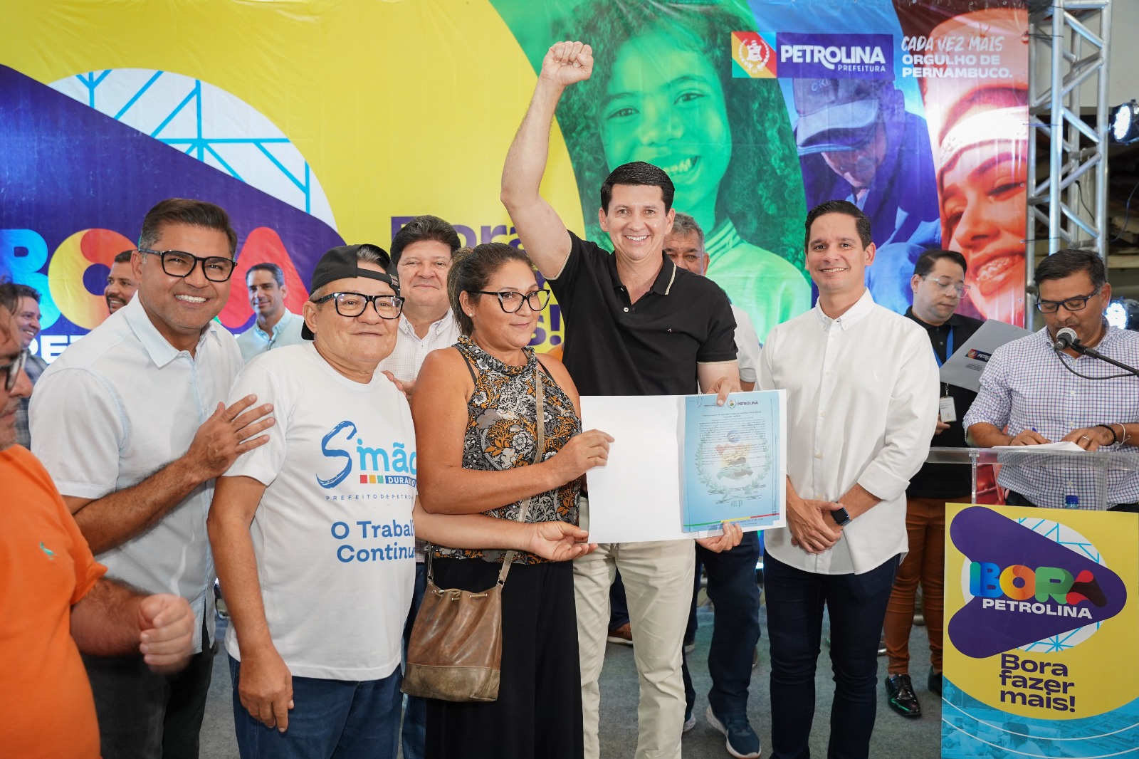 Programa Petrolina Legal entrega mais de cem novos títulos de posse