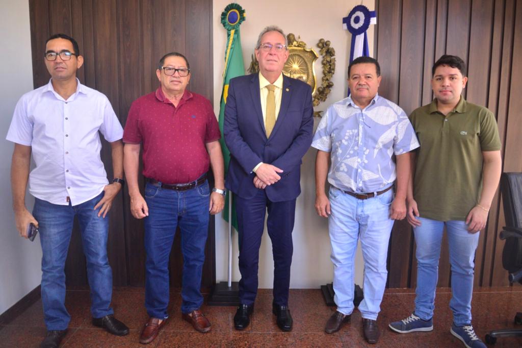 Álvaro recebe apoio de grupo liderado pelo ex-prefeito de Betânia