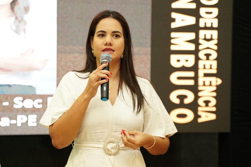 Mirella Almeida e Professor Lupércio ganham prêmio de gestão 