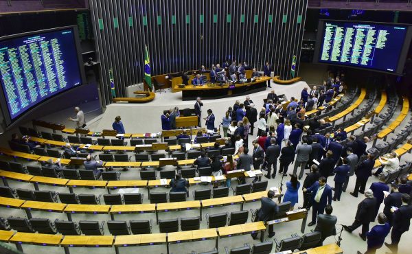 Pernambuco pode perder vaga na Câmara após Censo 2022; bancadas pressionam por nova divisão