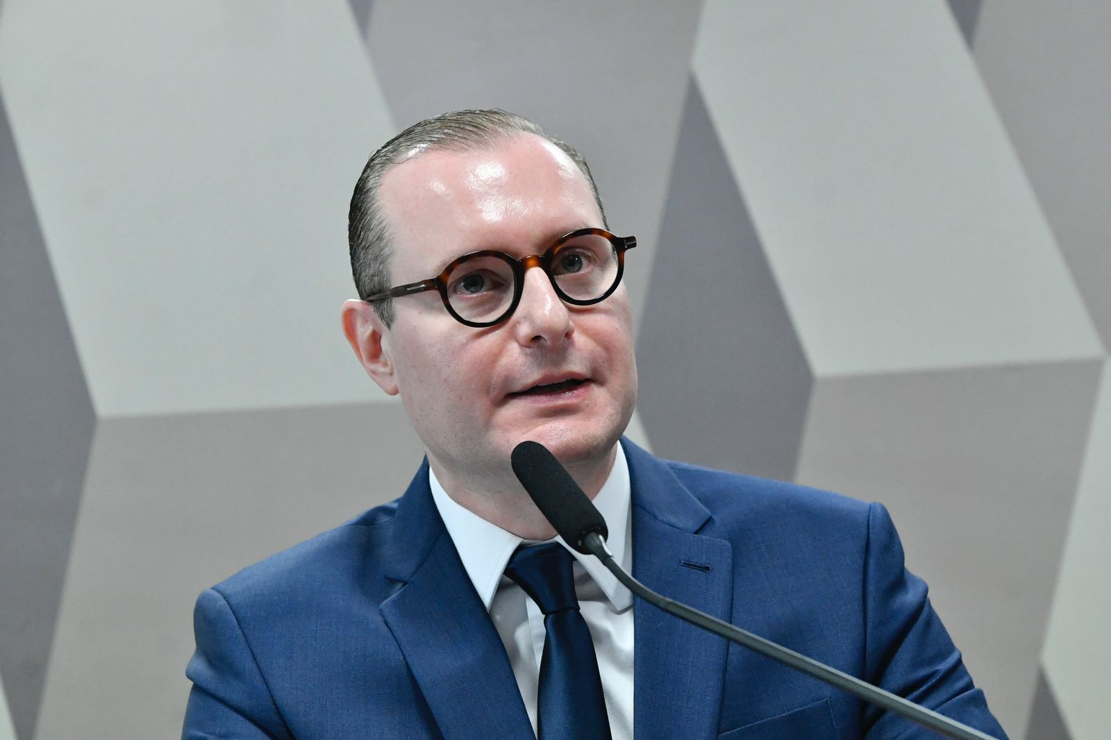 Nomeação de Zanin para o STF é publicada no DOU