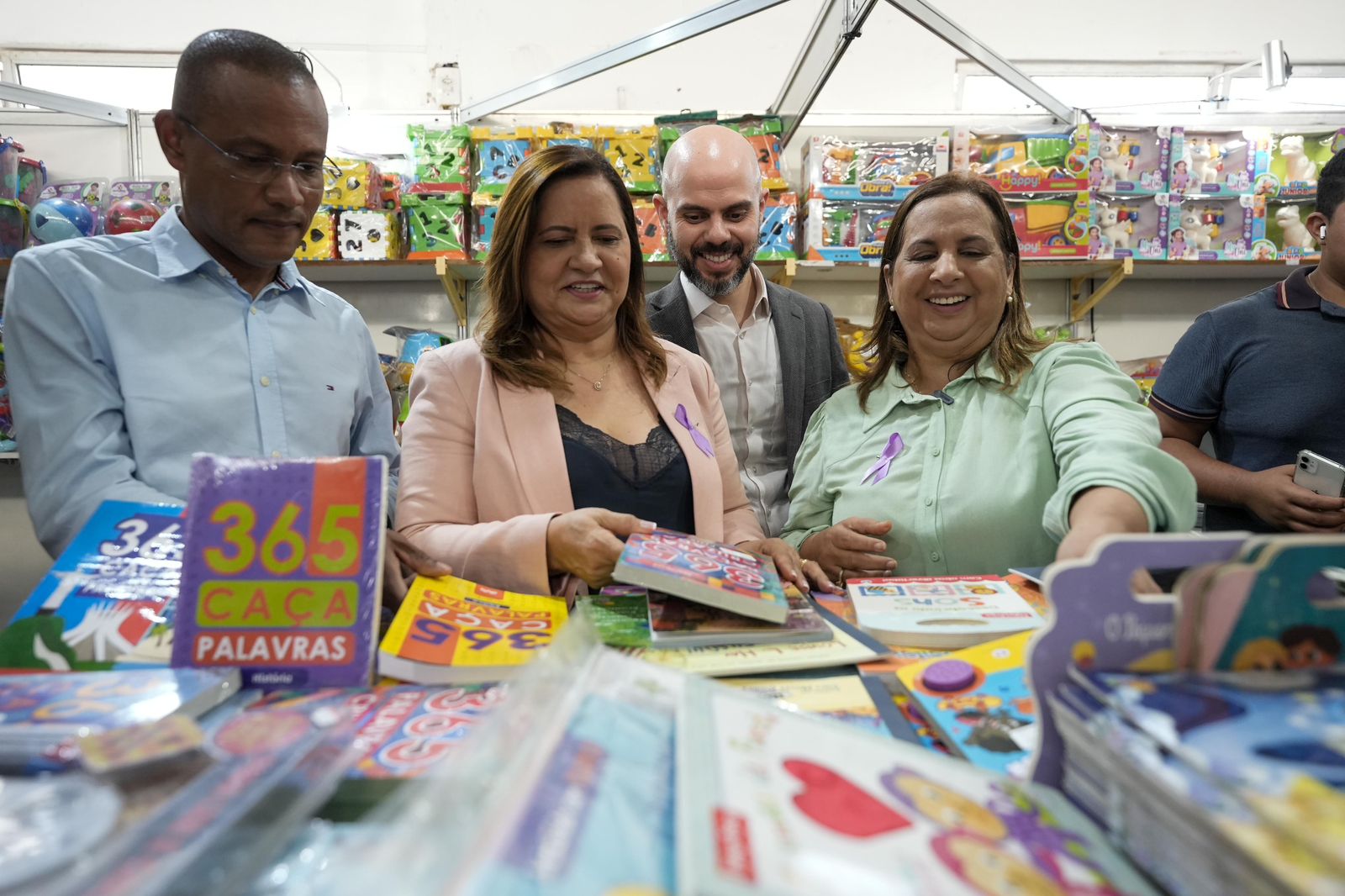 Romero participa da abertura do 5º Festival do Livro do Litoral Sul
