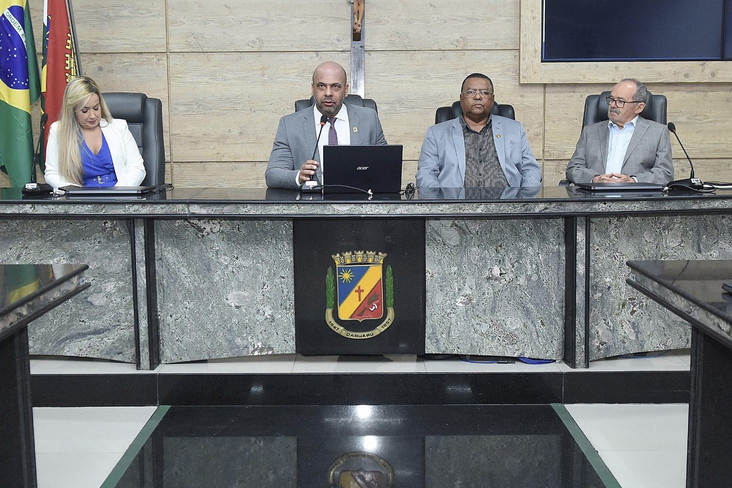 Anderson preside audiência sobre LDO 2024 e reforça pedido da construção de um Hospital Veterinário 