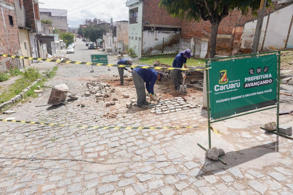 350 ruas de Caruaru já receberam manutenção de calçamento este ano