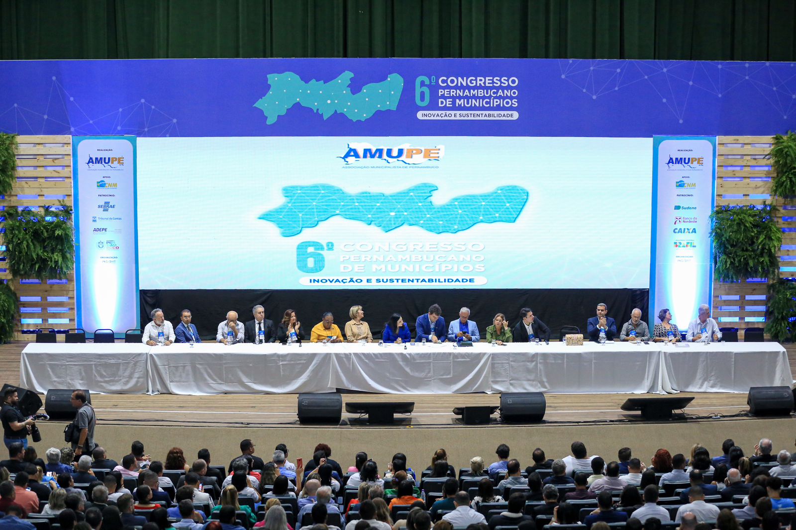 Márcia comanda apresentação de boas práticas de gestão municipal no último dia de Congresso