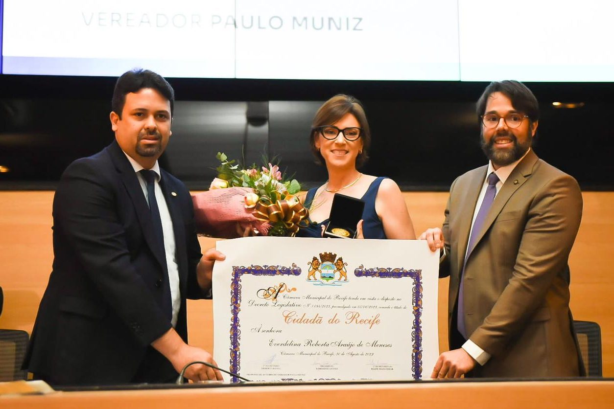 Engenheira Roberta Meneses se torna nova cidadã do Recife