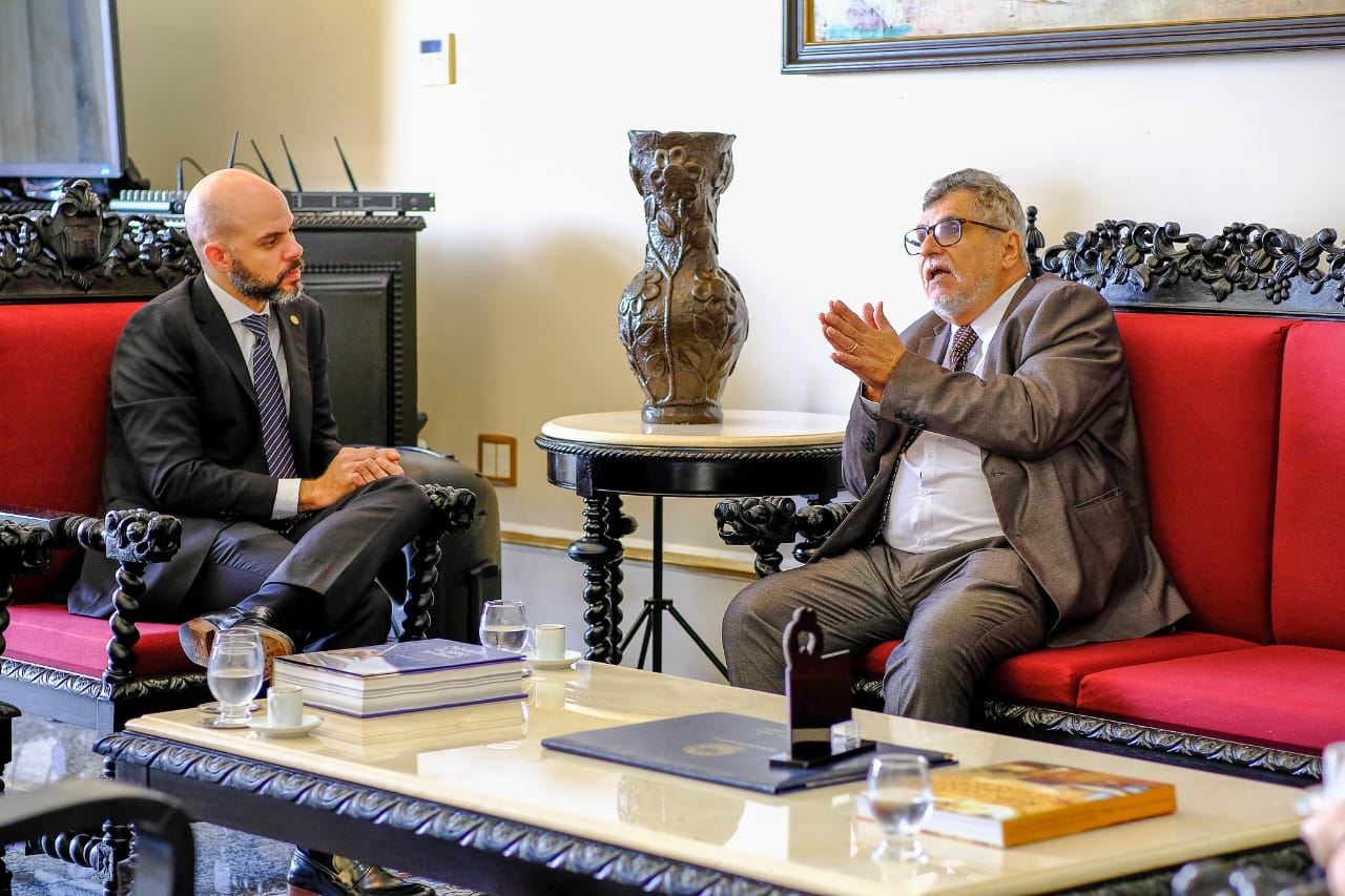 Romero Sales Filho debate ampliação do atendimento judicial no estado