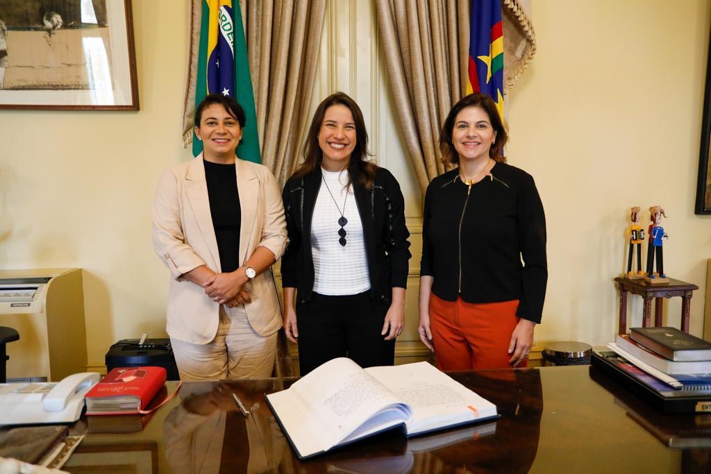 Governadora empossa nova secretária de Desenvolvimento Agrário