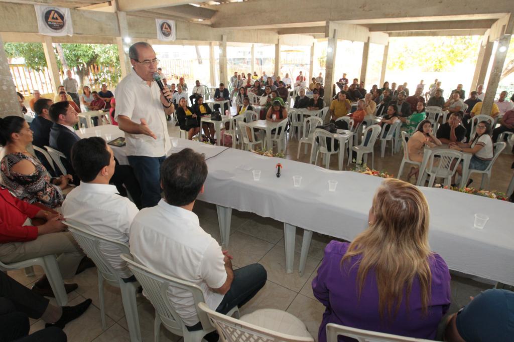 Prefeito Mano Medeiros se reúne com mais de 200 pastores do Jaboatão