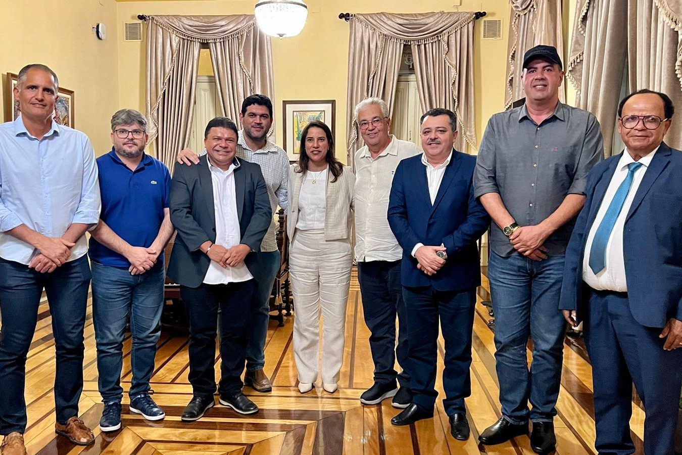 Antônio Moraes lidera grupo de prefeitos em audiência com Raquel 