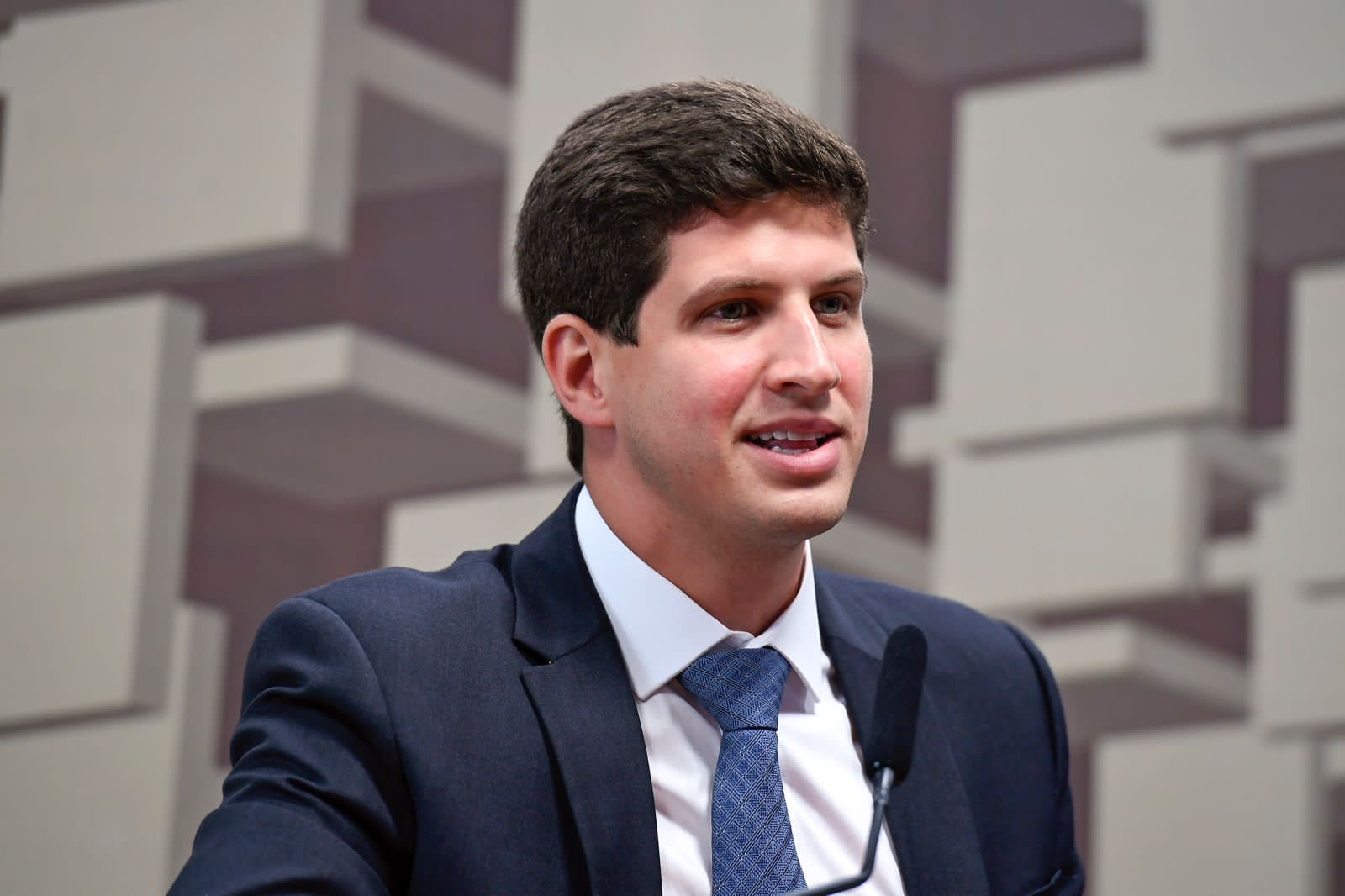 João Campos é o gestor mais bem avaliado entre empresários pernambucanos