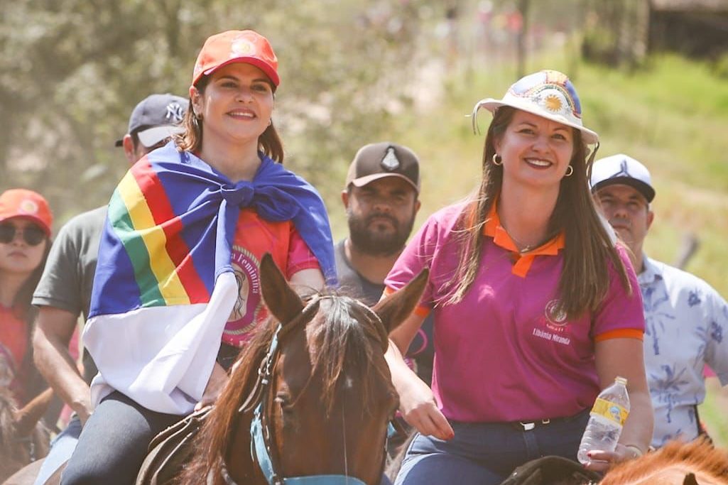 Priscila Krause participa da 3ª Cavalgada Feminina de Saloá