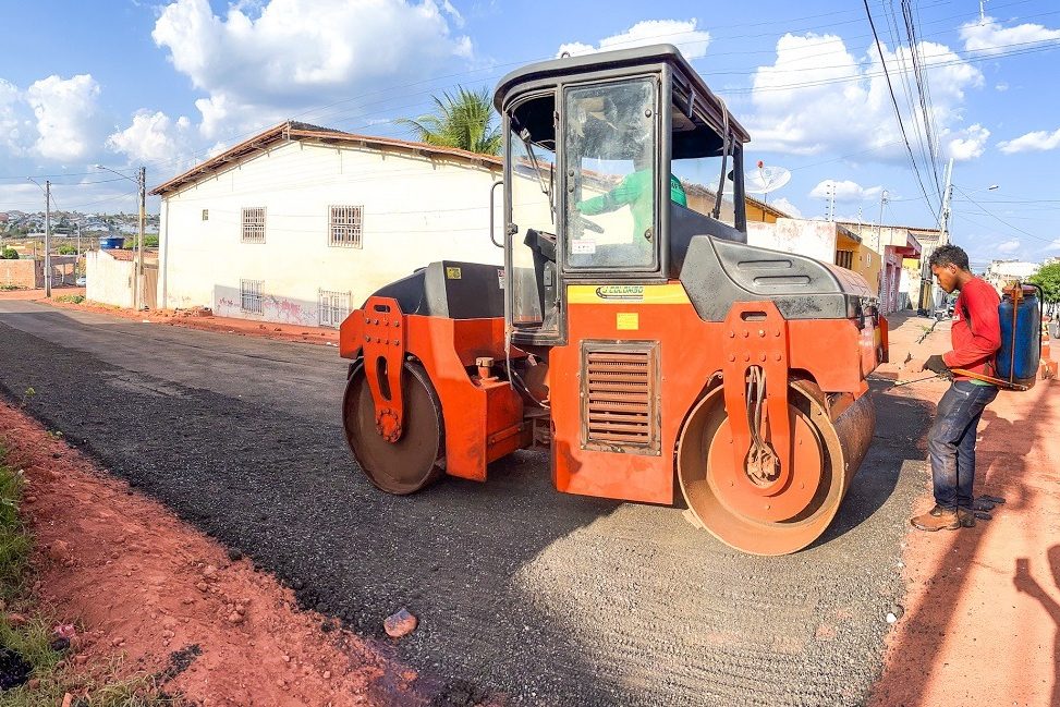 Prefeitura de Araripina inicia pavimentação asfáltica em três vias centrais