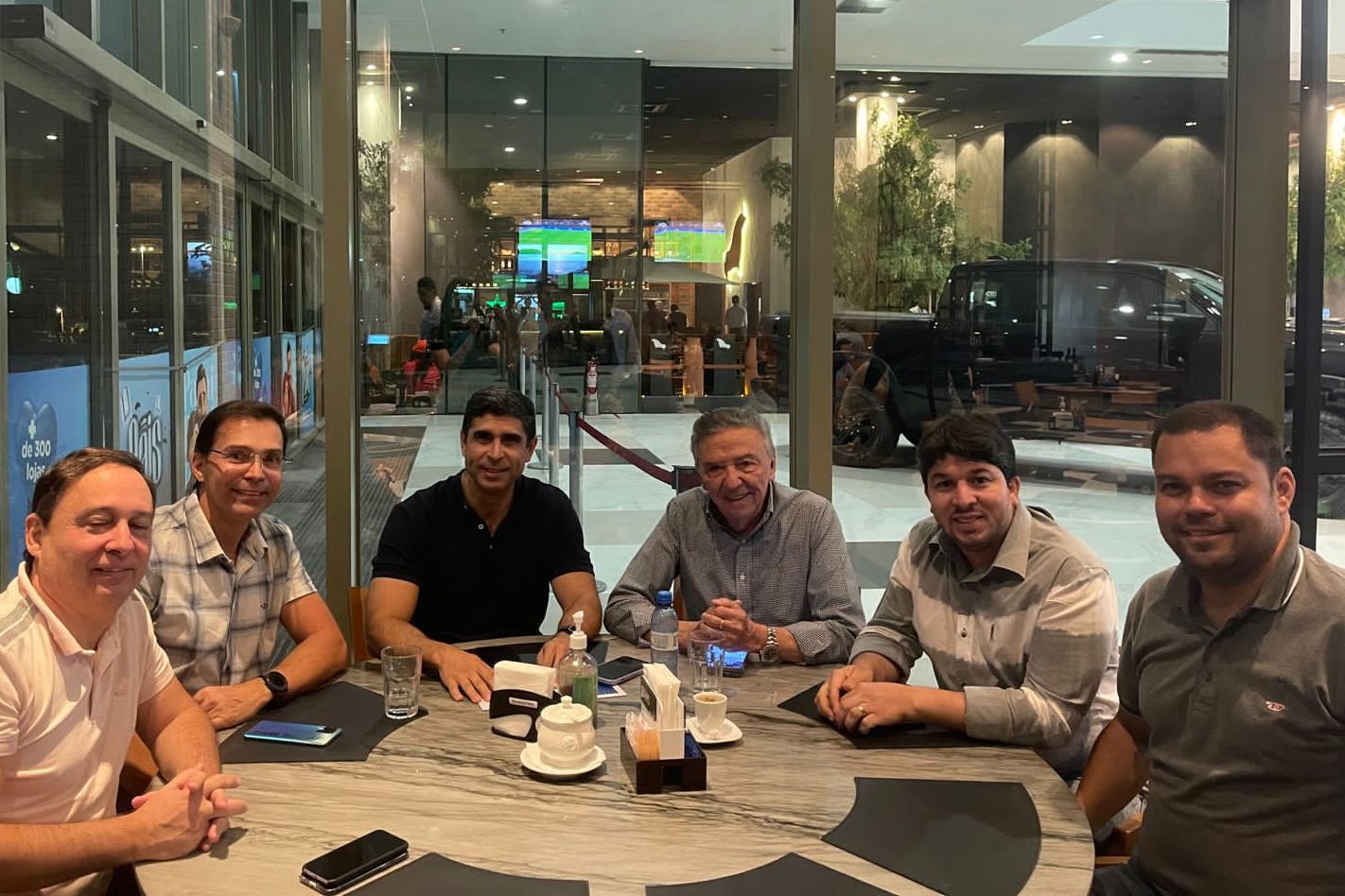 Lessa tem segundo encontro com Queiroz 