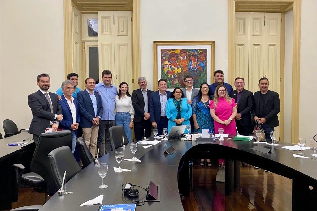 Estado reúne prefeitos para dialogar sobre o Descomplica PE 