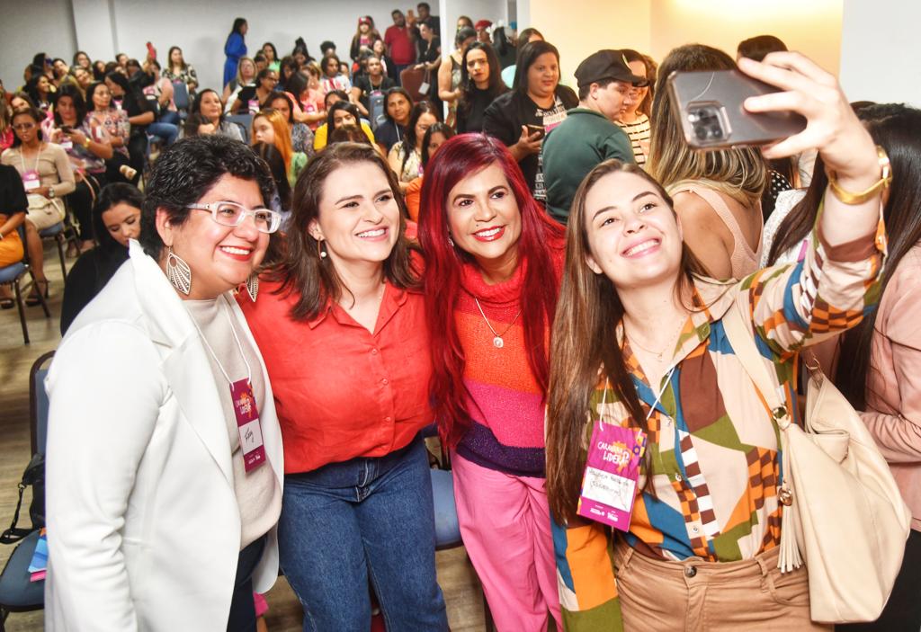 Marília comanda evento de formação política para mulheres no Recife