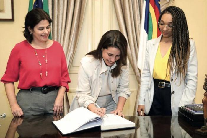 Raquel empossa Mariana Melo como nova secretária da Mulher