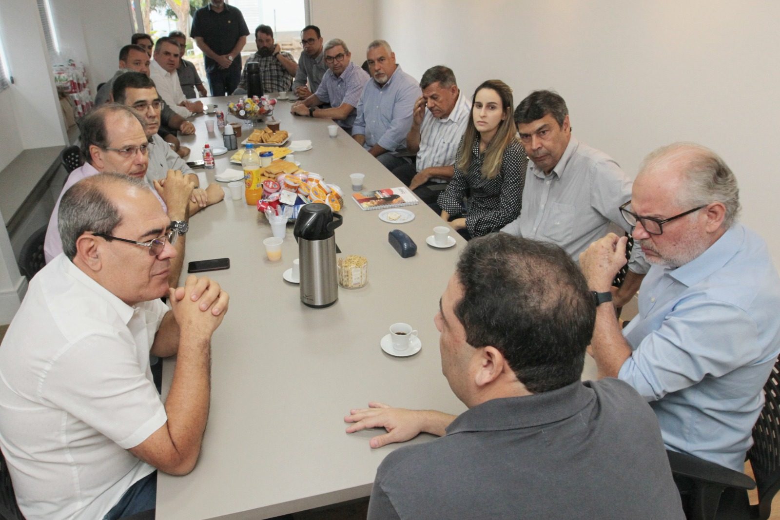 Prefeito do Jaboatão se reúne com empresários do polo industrial