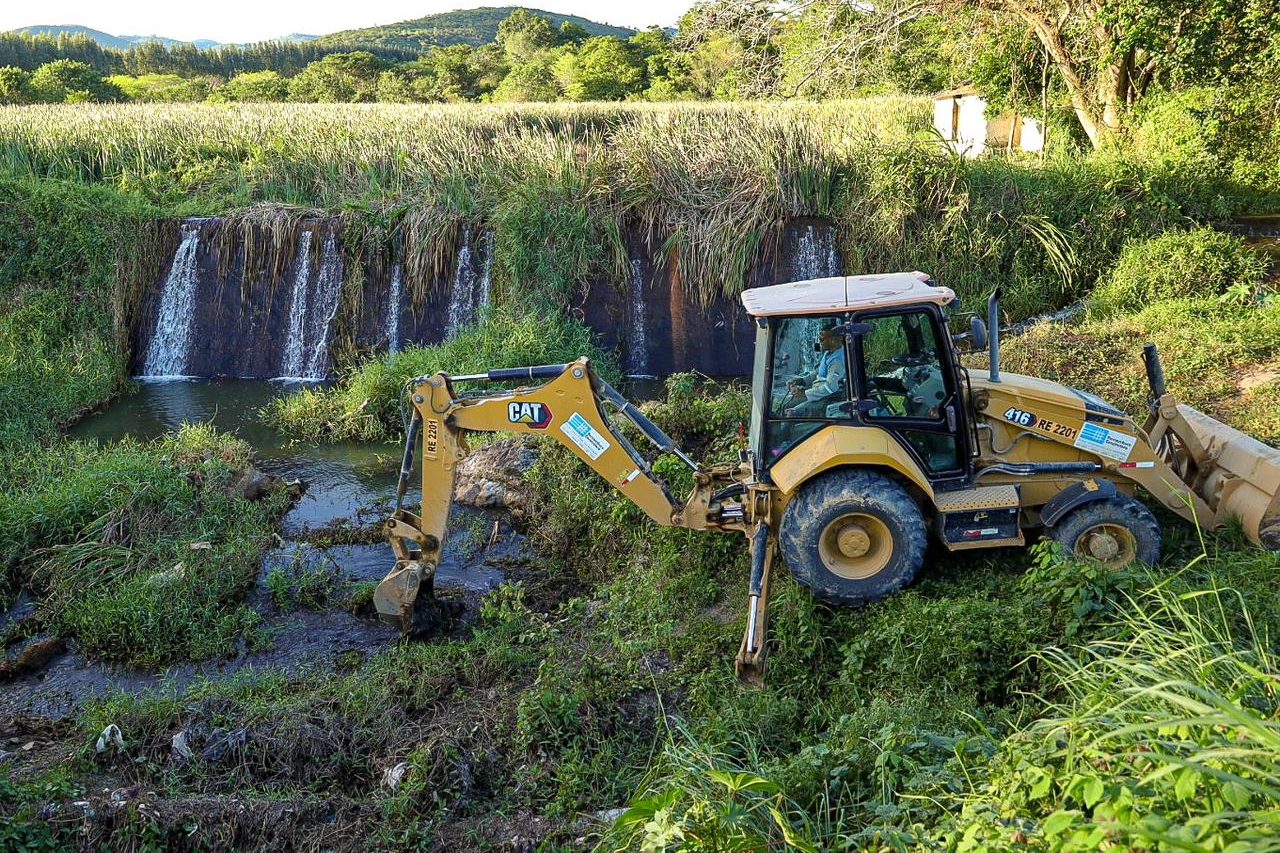 Prefeito Gilvandro assina ordem de serviço para limpeza do Rio Bitury