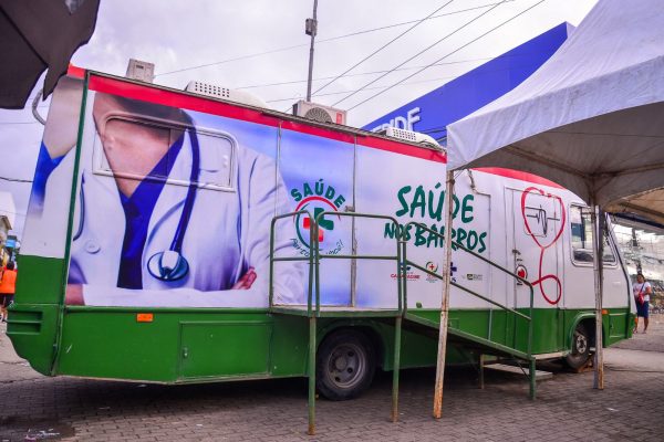 Camaragibe realiza atendimento gratuito com urologista em Ônibus da Saúde
