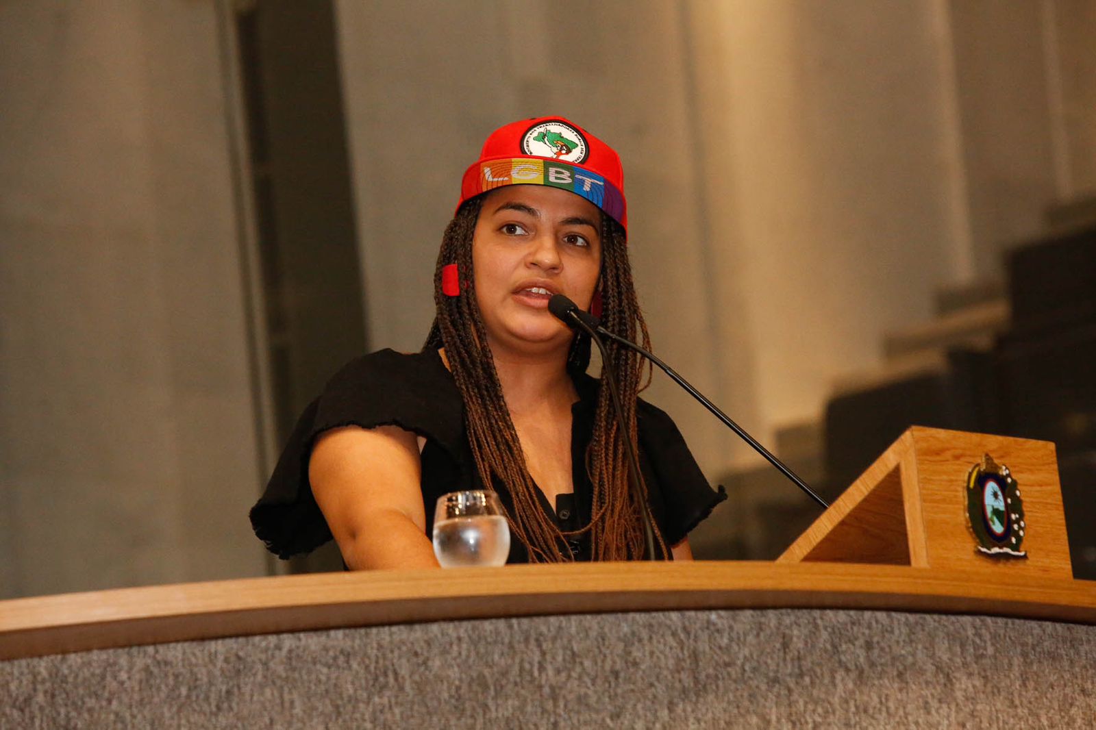 Alepe repudia violência sofrida pela deputada Rosa Amorim