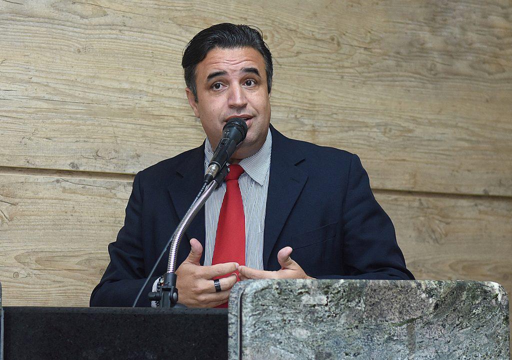 Presidente da Câmara de Caruaru muda nome no registro de nascimento