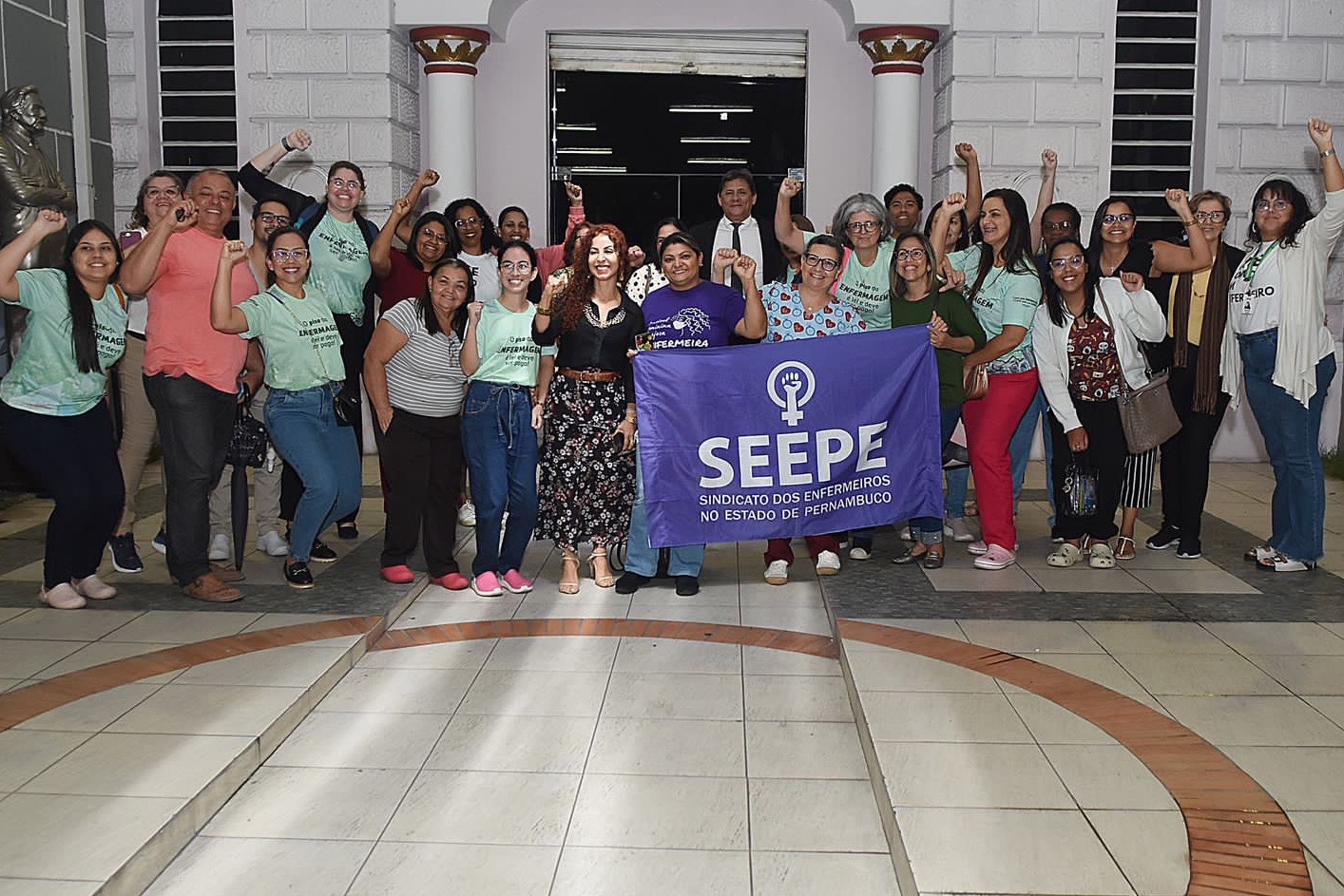 Vereadores de Caruaru aprovam pagamento do piso da enfermagem