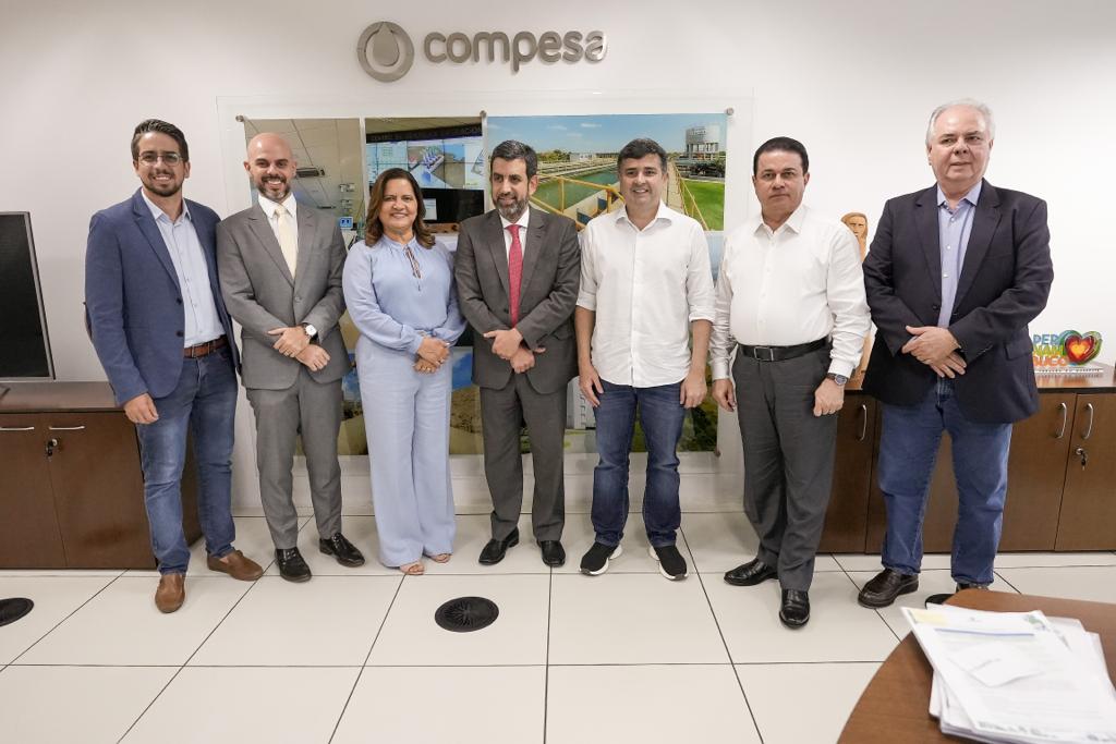 Prefeita do Ipojuca trata sobre saneamento com presidente da Compesa
