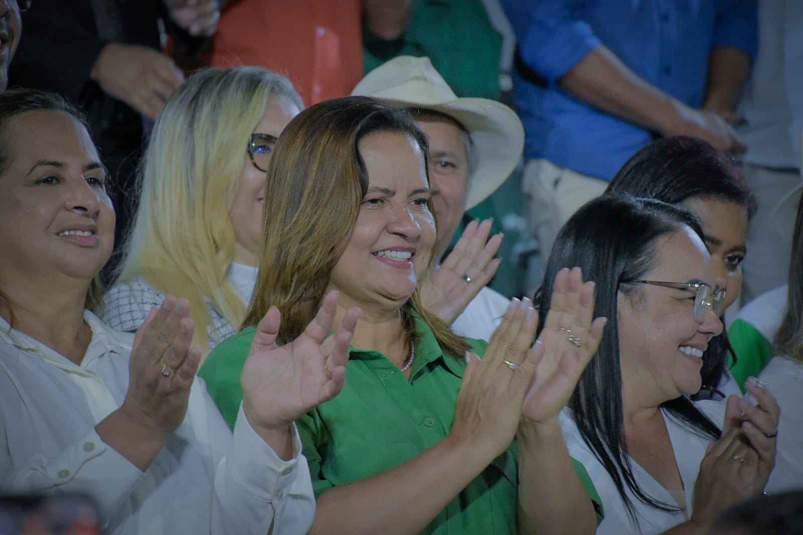 Em Camela, prefeita Célia Sales prestigia desfile cívico