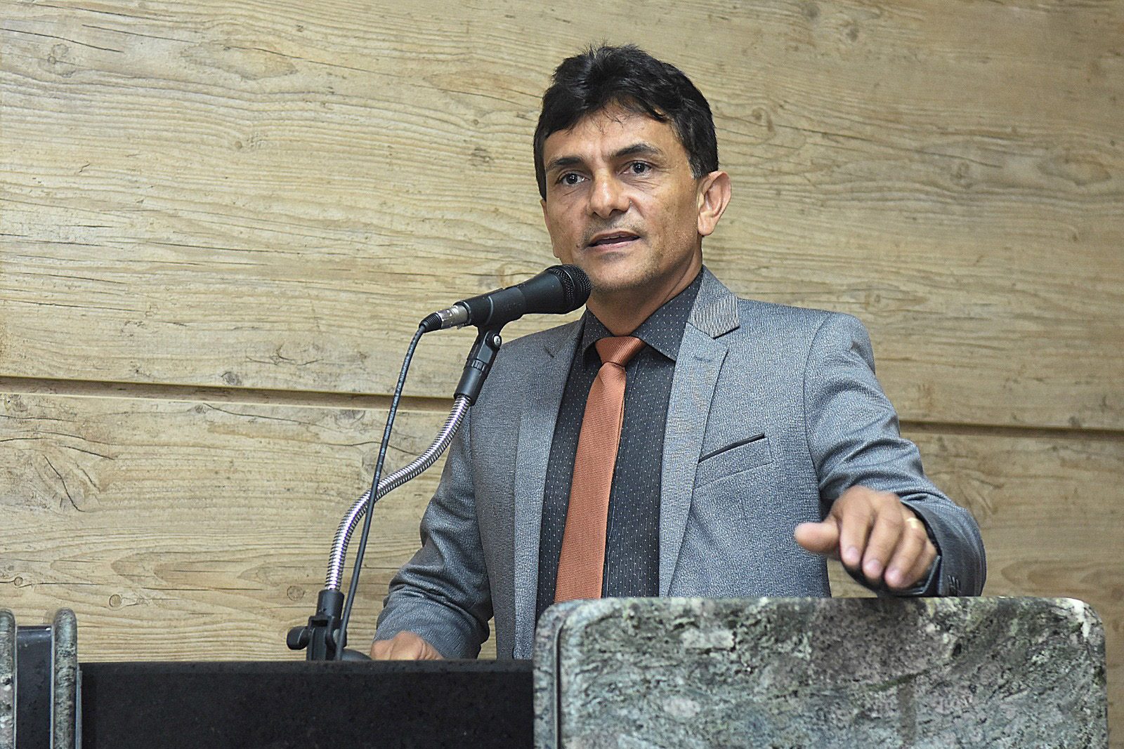 Câmara debate melhorias para o aeroporto e autódromo de Caruaru