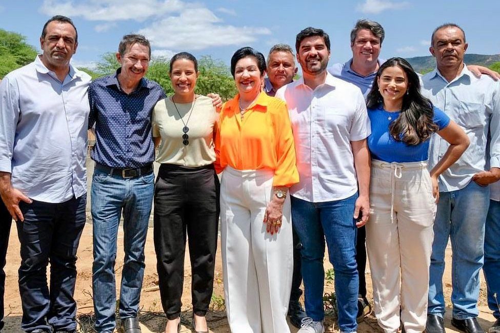 Em Carnaubeira da Penha, Kaio Maniçoba acompanha obras da PE-425