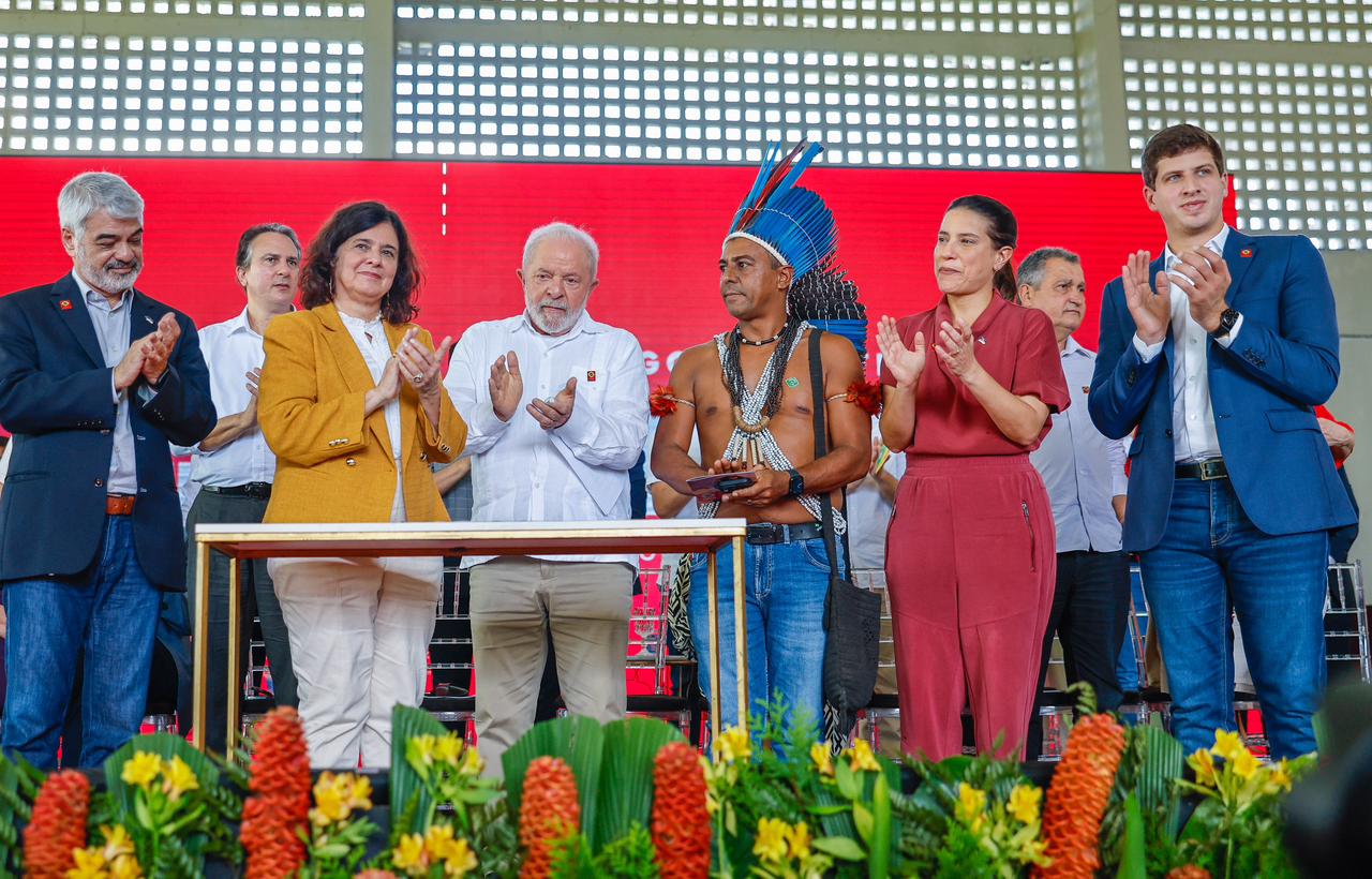 Lula volta a unir opositores em agenda no estado