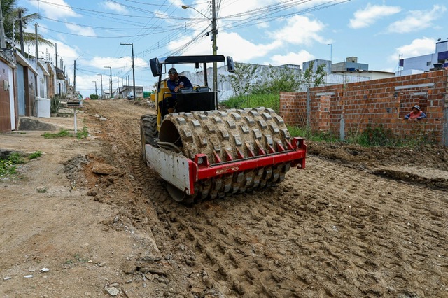 Prefeitura de Caruaru investe mais de R$ 7 milhões em calçamento no Luiz Gonzaga
