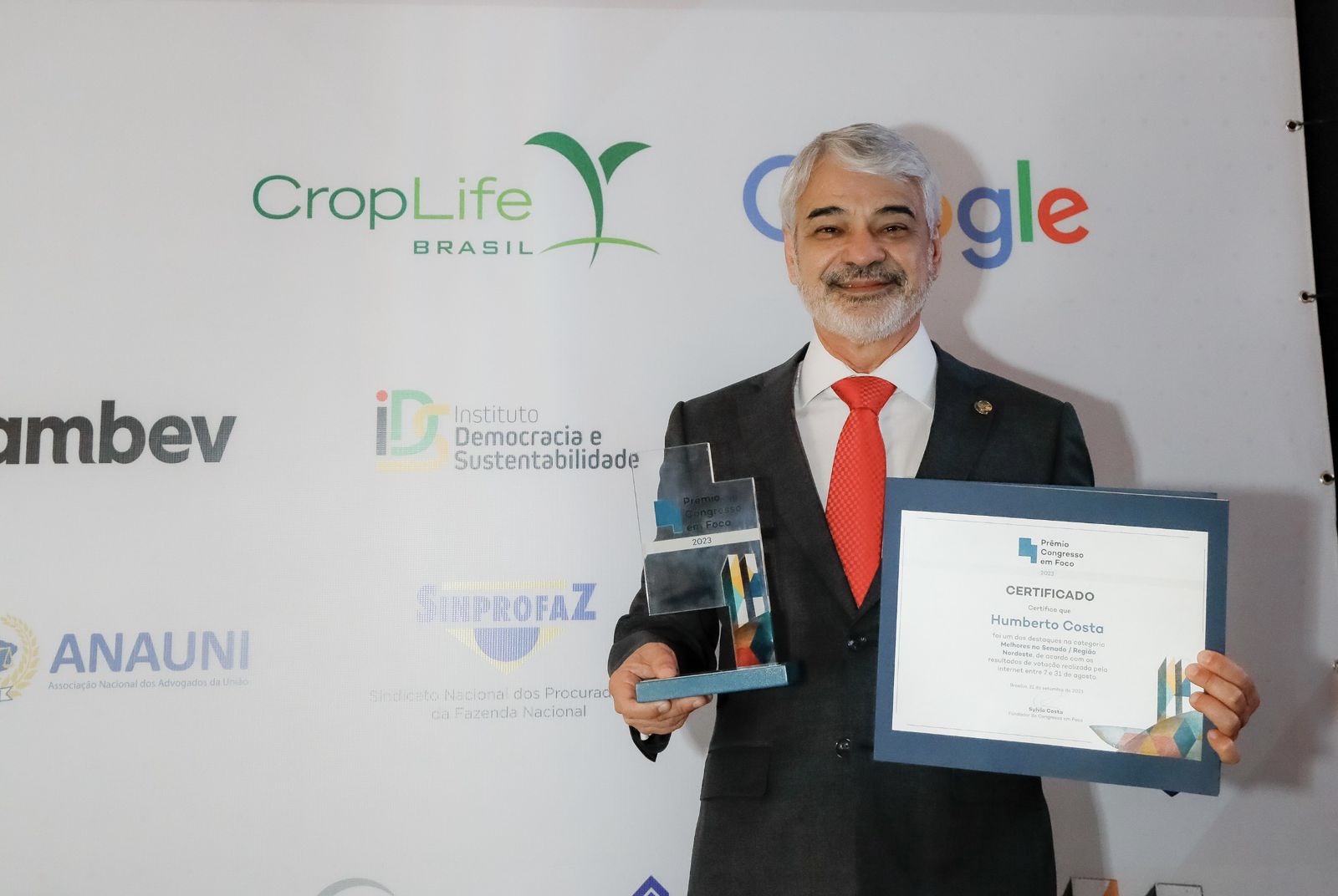 Humberto Costa é vencedor do Prêmio Congresso em Foco