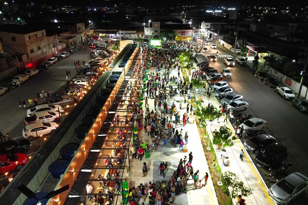 Raimundo Pimentel inaugura Praça do Hospital renovada