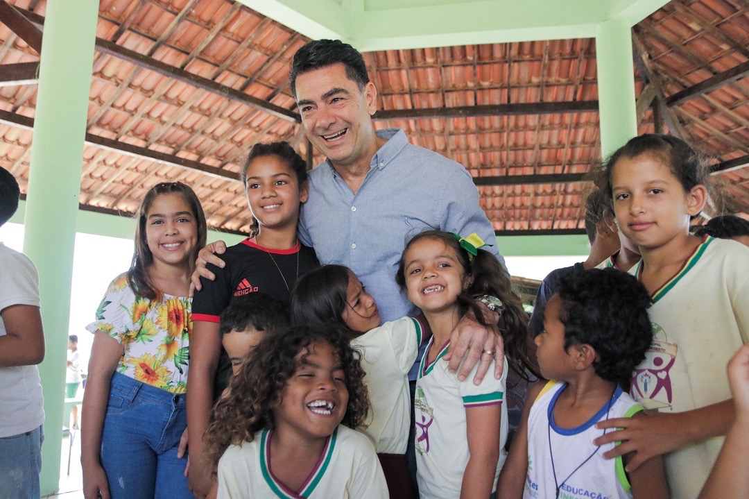 Raimundo Pimentel inaugura creche e amplia escola em Araripina 