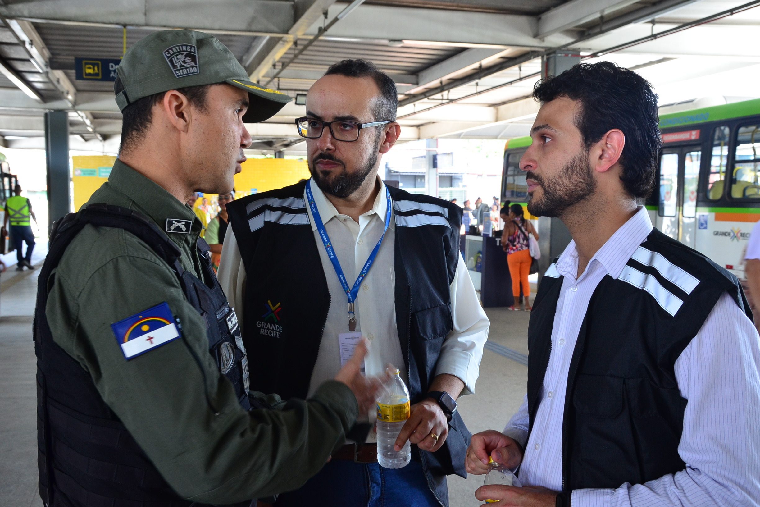 Ação do Grande Recife alerta sobre os perigos de “surfar” em ônibus