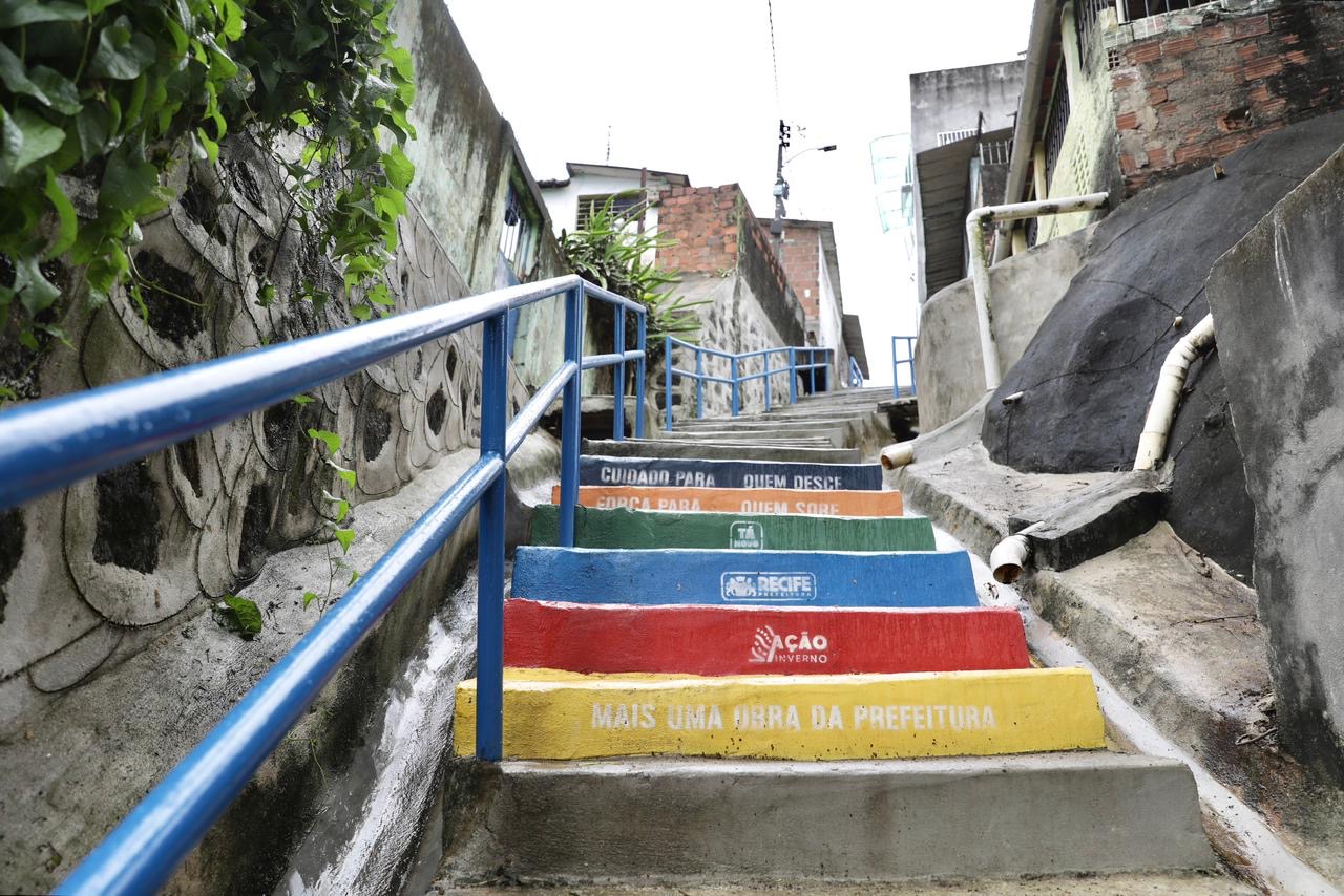 Mais duas escadarias requalificadas são entregues no Recife 