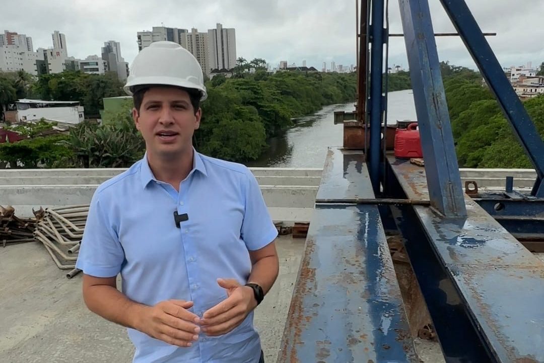 Os dois lados da ponte Engenheiro Jaime Gusmão estão ligados
