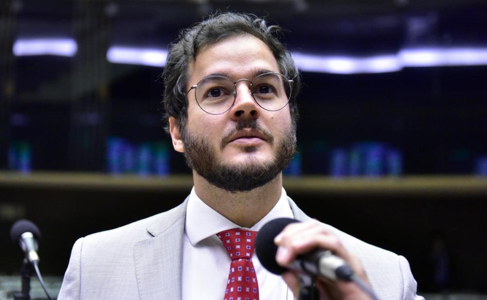 Túlio Gadêlha submete emendas à consulta popular