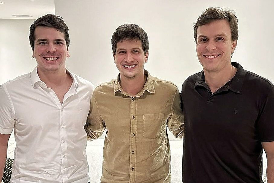 João Campos oficializa Antonio Coelho na Prefeitura do Recife