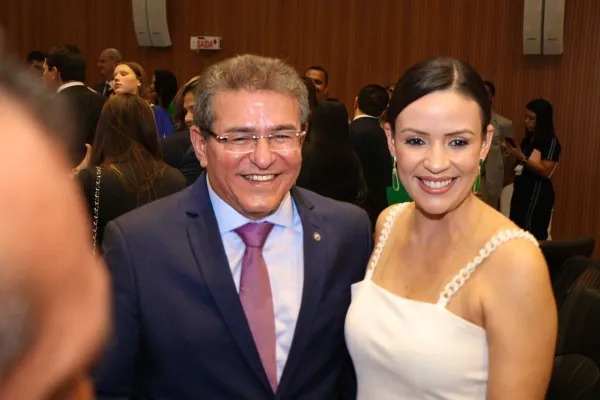 Duque oficializa rompimento com Márcia  Conrado