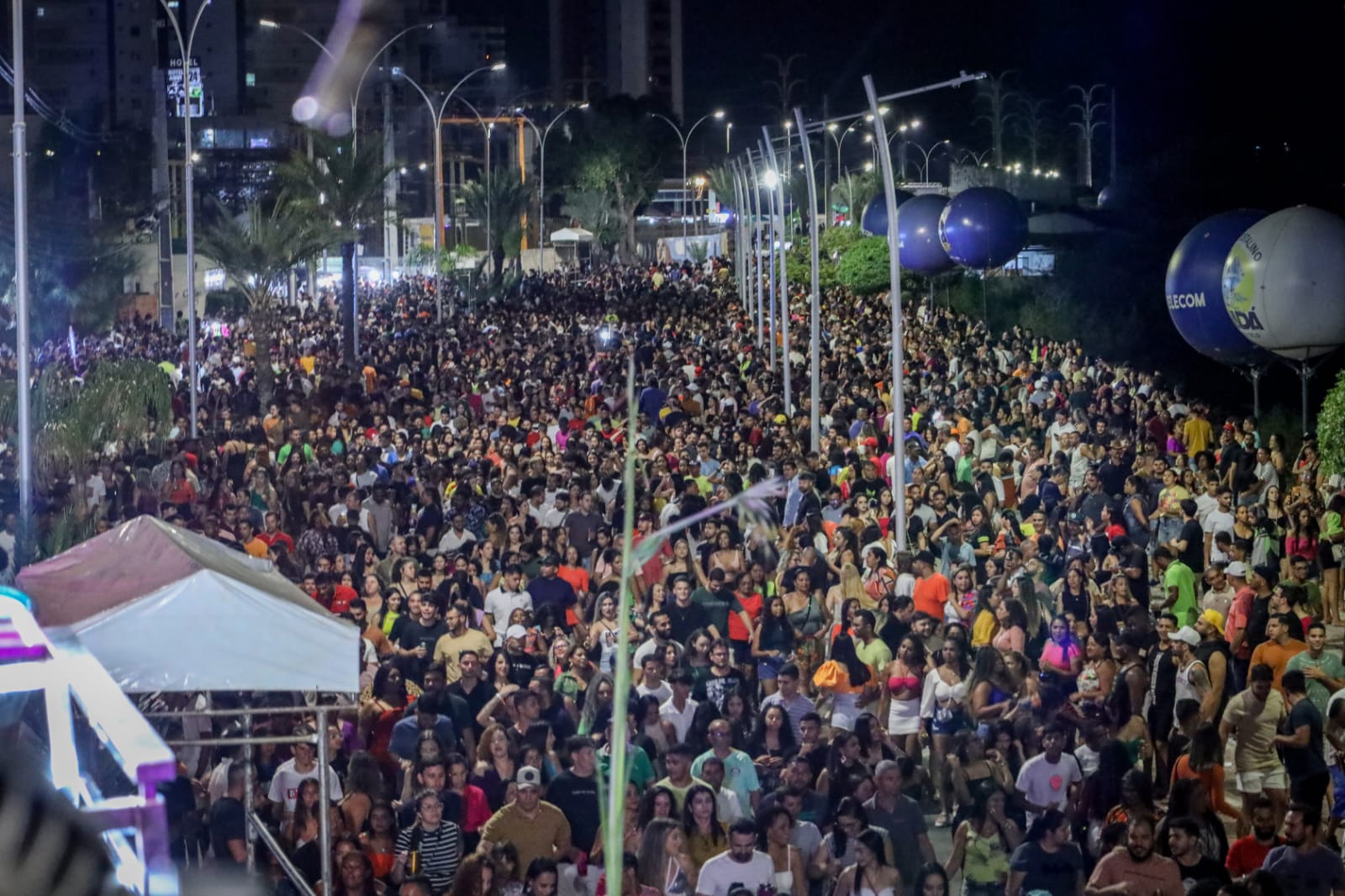 Multidão celebra a chegada dos 128 anos de Petrolina